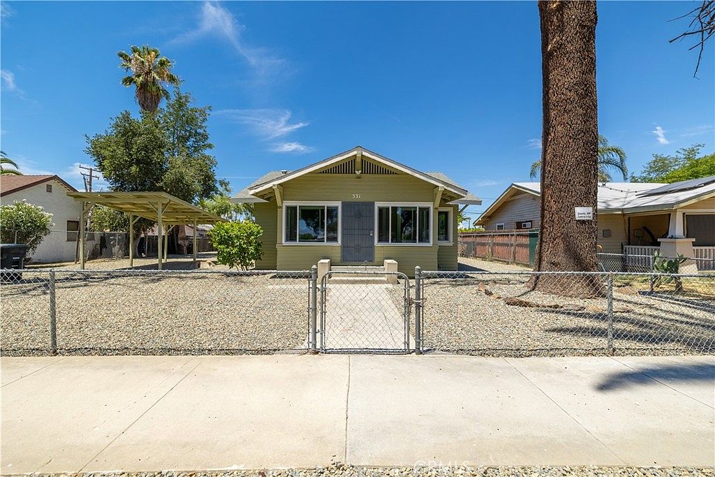 331 N. Thompson St, Hemet — restored 1925 Craftsman
